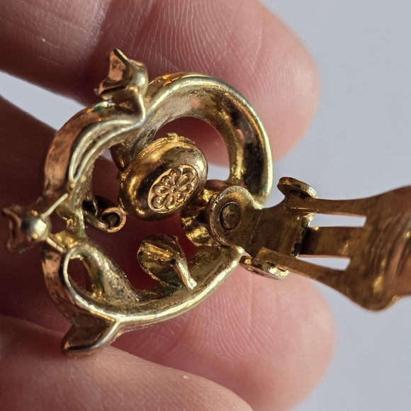 Vintage Crown Trifari single clip on earring gold tone Alfred Phillippe - Picture 4 of 9